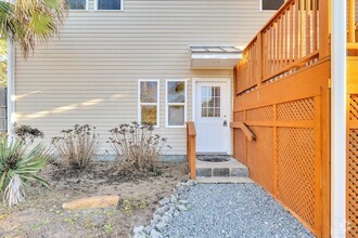 Building Photo - Fully furnished 1 bedroom 1 bath in fenced...