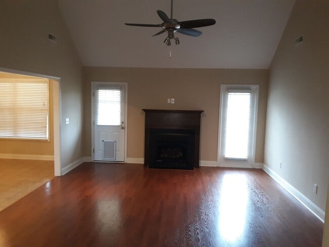 Building Photo - Lovely Brick Home Close to Shaw Air Force ...