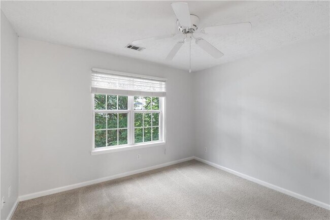 Building Photo - 3870 Safehaven Dr
