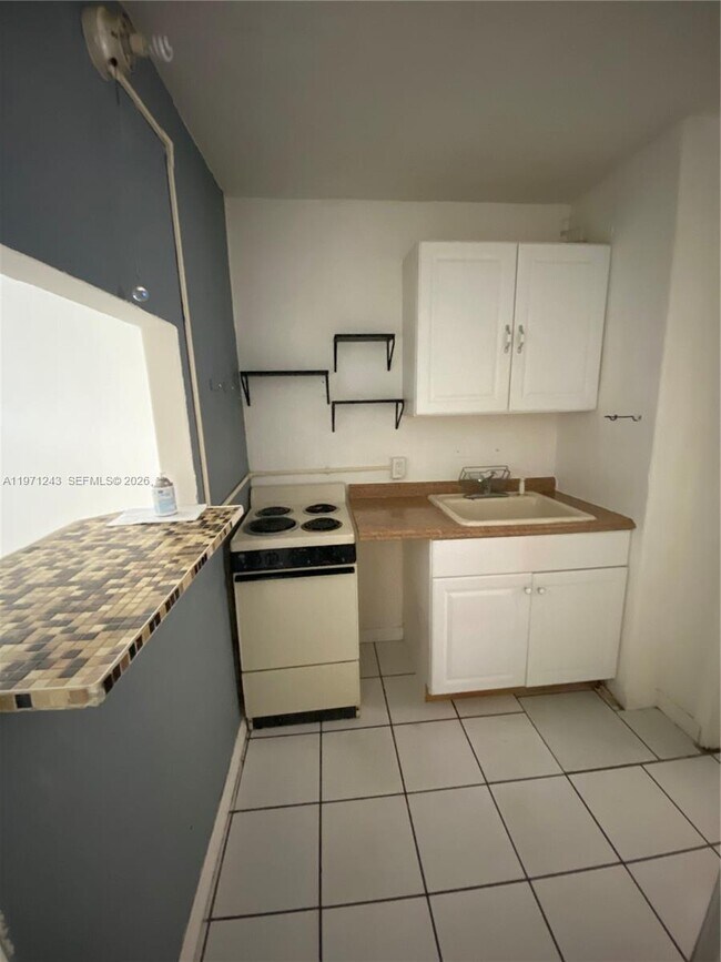 Building Photo - 2031 NE 167th St