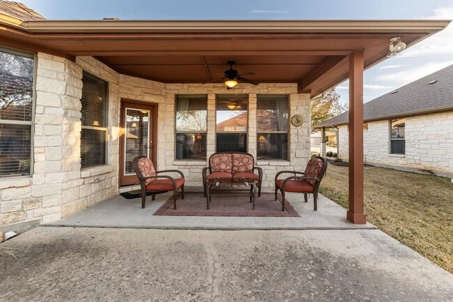 Building Photo - 909 Big Thicket St