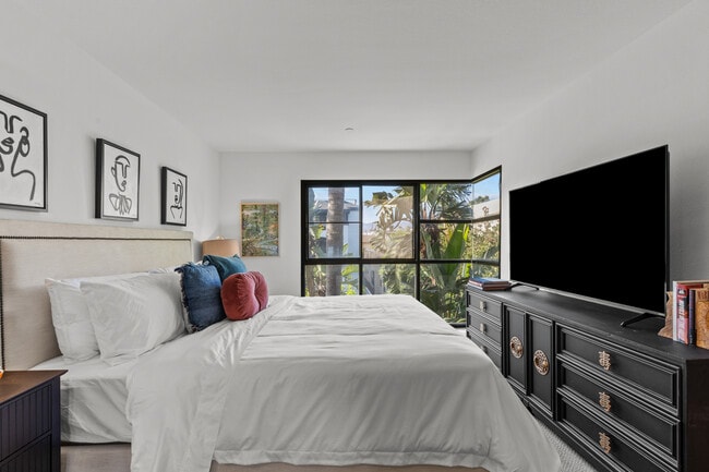 Building Photo - 12000 Goshen Ave