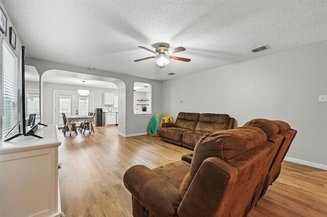 Building Photo - 636 Capricorn St