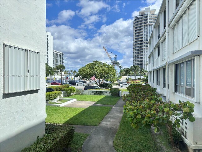 Building Photo - 10230 Collins Ave