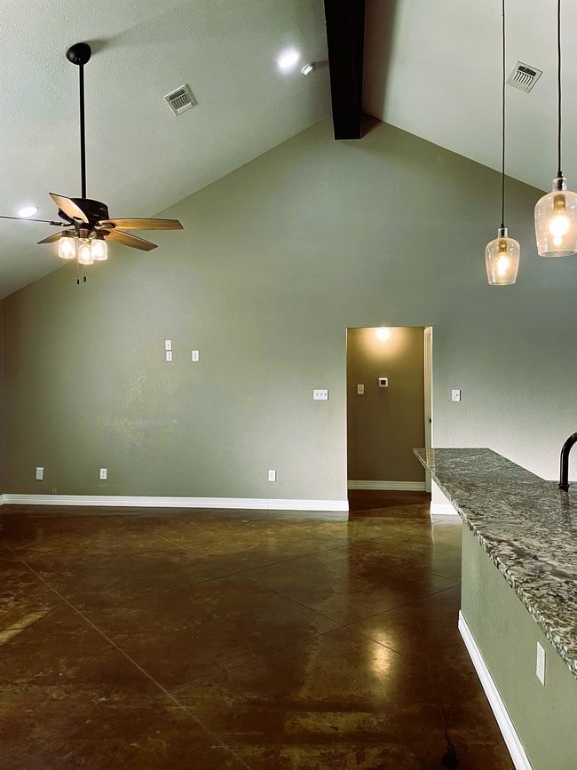 Building Photo - 713 Overlook Dr