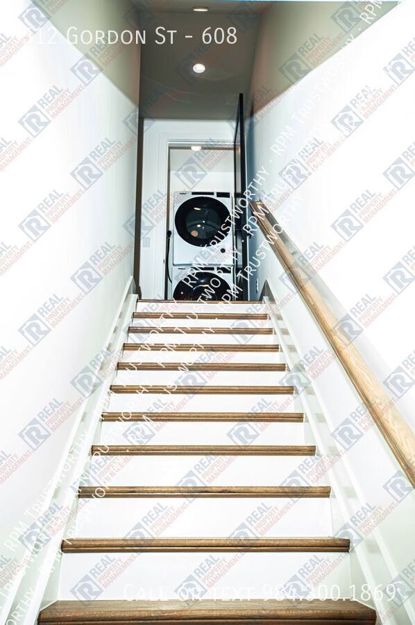 Building Photo - 512 Gordon St