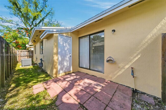 Building Photo - 20117 SW 88th Ct