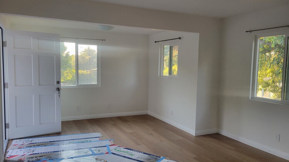 Building Photo - 1160 Sanborn Ave