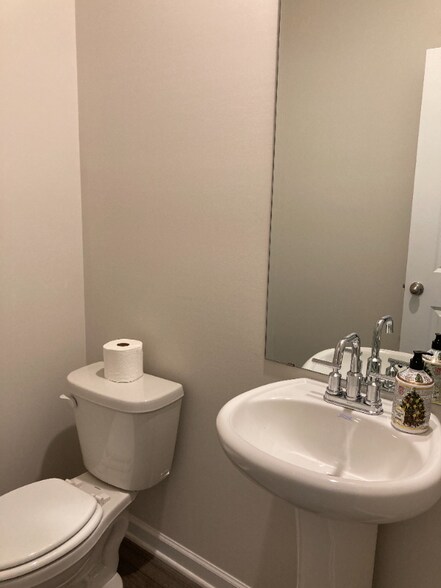 Building Photo - 354 Timberland Ave