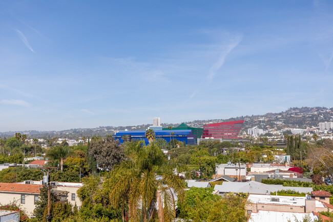 Building Photo - 375 N La Cienega Blvd