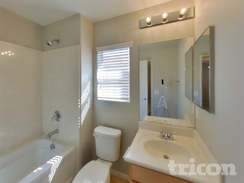 Building Photo - 9273 Grassy Weep Ct