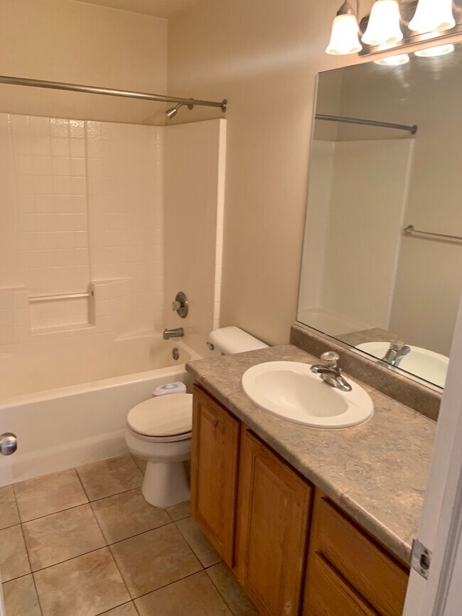 Building Photo - Skyhawk Townhome