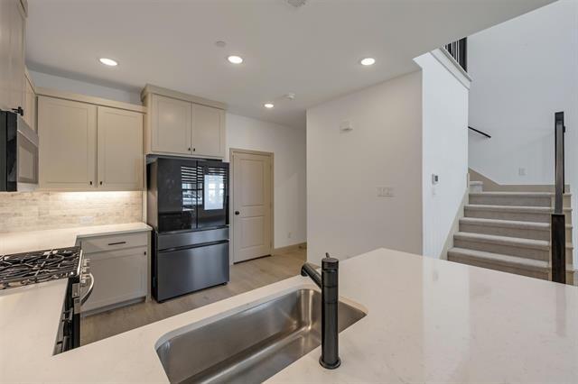 Building Photo - 528 4th St