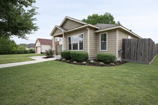 Building Photo - 250 7th St