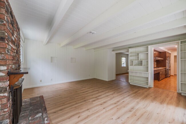 Building Photo - Valmonte 3 bed/3 bath Home plus guest house.
