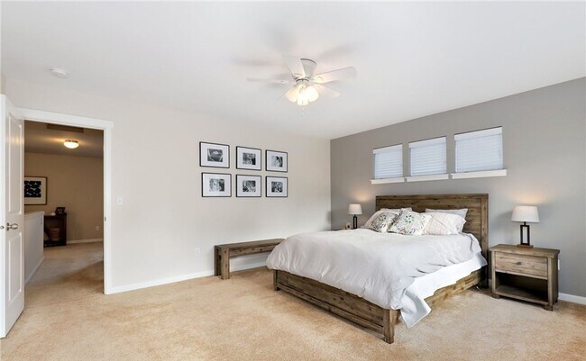 Building Photo - Beautiful large 4 bedroom home in the High...