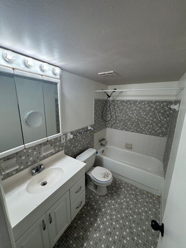 Building Photo - 2BR 2BA CONDO LOCATED CLOSE TO PORT CANAVERAL