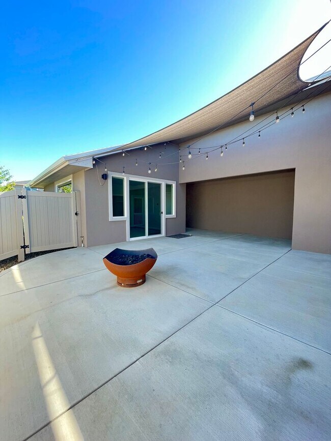 Building Photo - Flexible Living in North Ellensburg