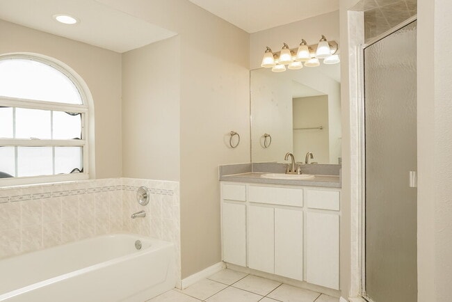 Building Photo - 5515 Maccaughey Dr