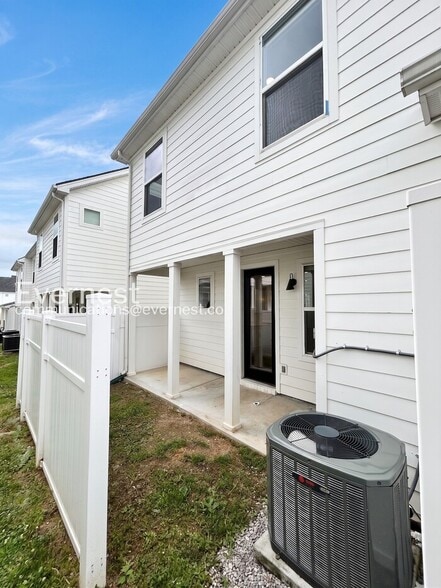 Building Photo - 304 Jeffries Wy