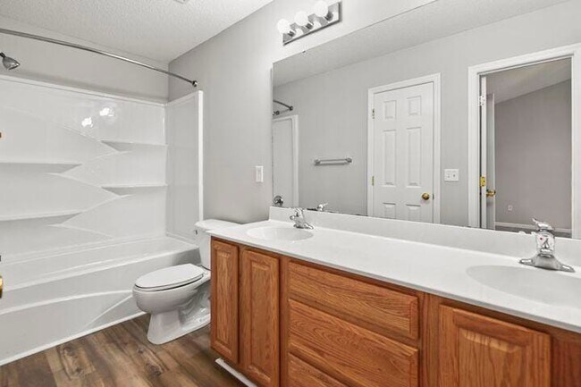 Building Photo - 8010 Shadow Oak Dr