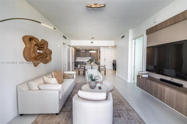 Building Photo - 17550 Collins Ave