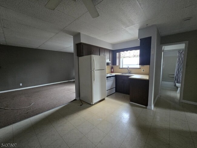 Building Photo - 573 Van Houten Ave