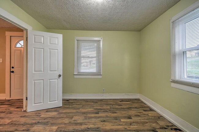 Building Photo - 1017 Fairview Ave