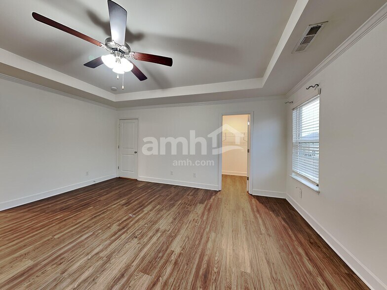 Building Photo - 5216 Lake Maxwell Dr