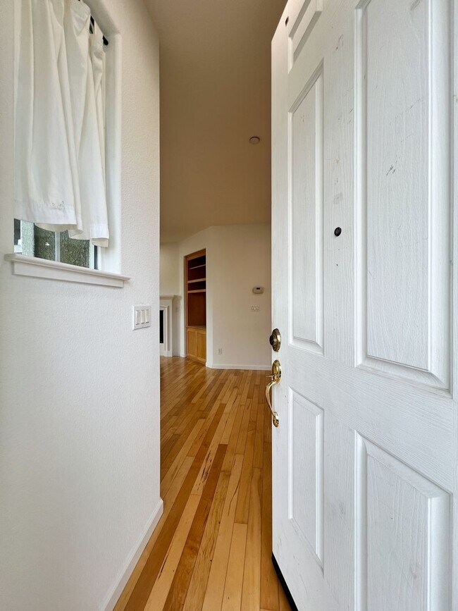 Building Photo - Three Bedroom Napa Home