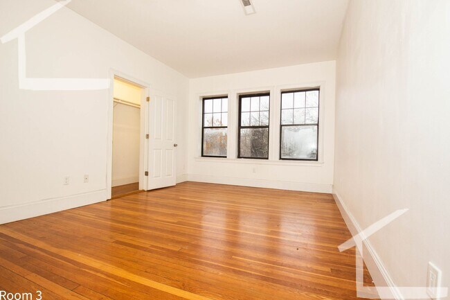 Building Photo - 1609 Beacon St