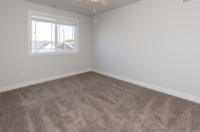 Building Photo - Beautiful, single-family home in Altoona! ...