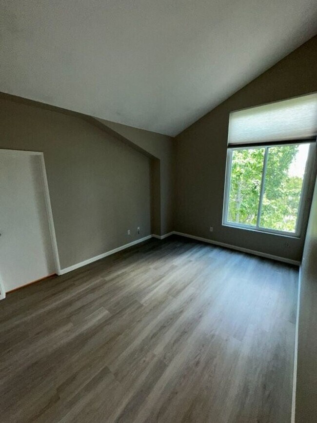 Building Photo - Nor Cal Realty Inc, 3 bedroom 3 bath townhouse with 2 car garage