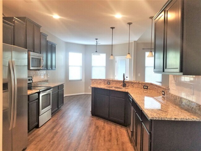 Building Photo - Large 4 Bedroom Home in Towne Pointe! Showings Coming Soon!!!