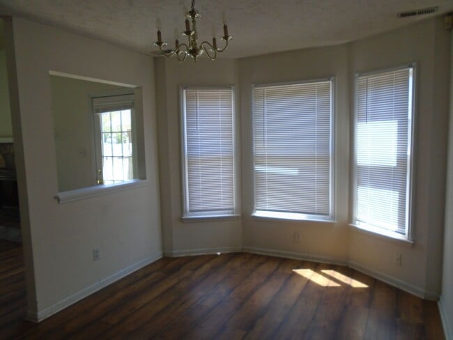 Building Photo - Beaver Creek South