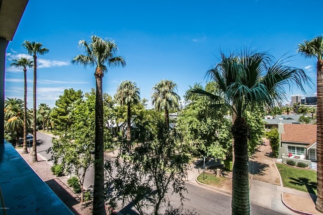 Building Photo - 17 W Vernon Ave