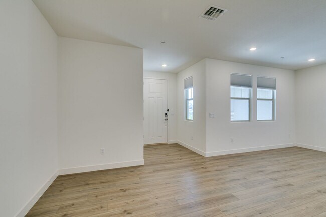 Building Photo - 160 Silver Run Ln