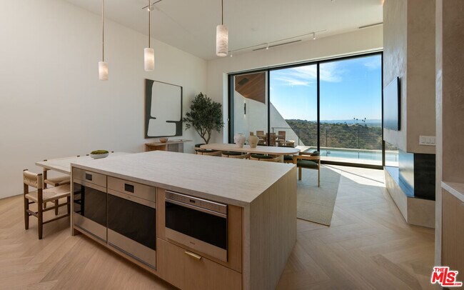 Building Photo - 3699 Alta Mesa Dr