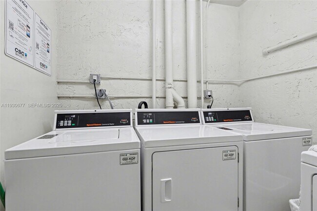 Building Photo - 4675 W 18th Ct