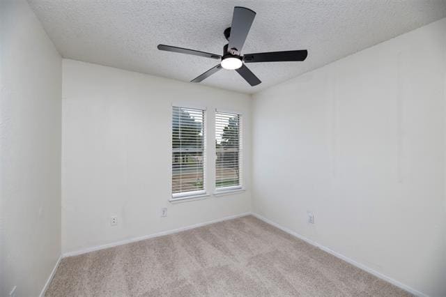 Building Photo - 2621 Pinehurst Dr