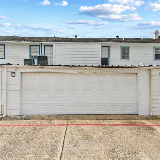 Building Photo - 11887 Algonquin Dr