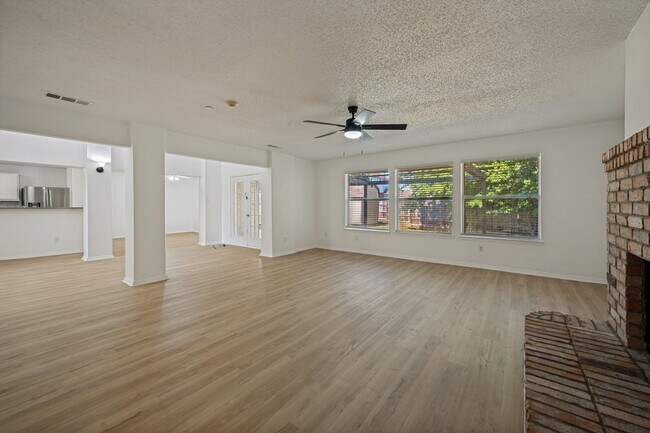 Building Photo - 5518 Heathercrest Dr