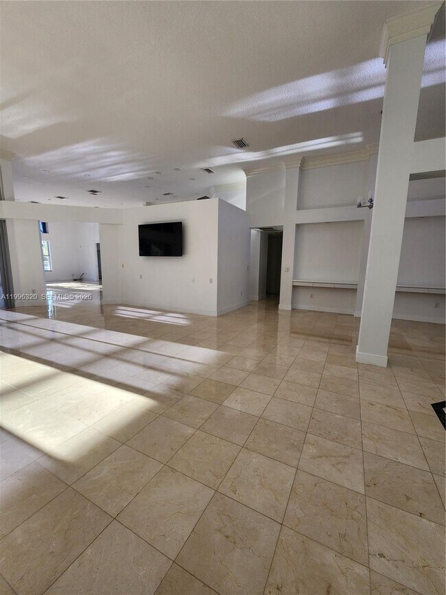 Building Photo - 620 Laurel Ln