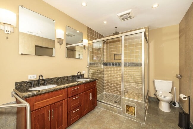 Building Photo - Spacious 3 Bed, 2.5 Bath Home in Quiet Neighborhood w/ AC + Pool!