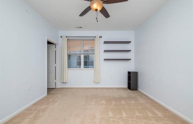 Building Photo - 920 Southmoor Dr
