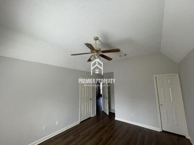 Building Photo - 5738 Riverhead Ave