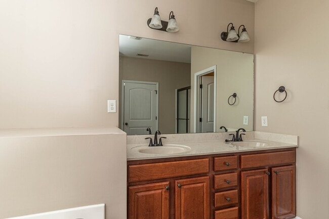 Building Photo - 210 Twilight Dr