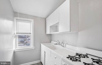 Building Photo - 124 Stiles Ave