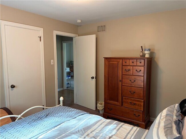 Building Photo - 359 Dorseyville Rd