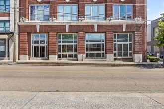 Building Photo - 420 S Front St